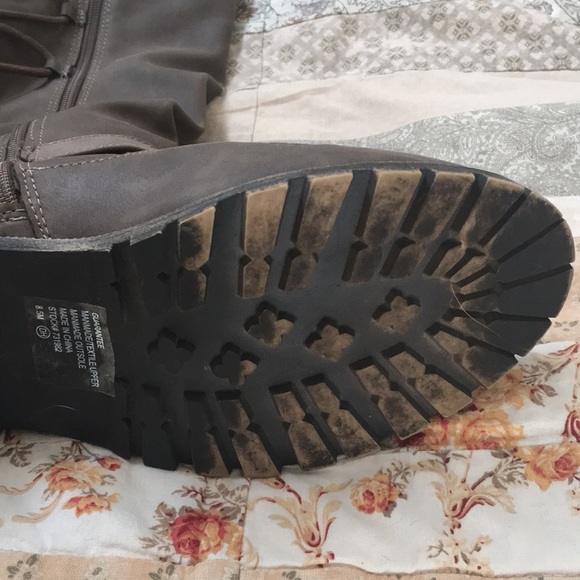 Woman’s fall brown boot - Picture 4 of 5